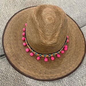 SUN HAT WITH POM POM DETAIL